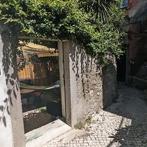 Apartamento Tiny Smart Home, Private Garden & Outside Jacuzzi. Center Sintra!, Sintra